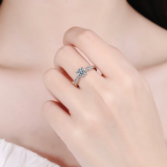 925 Sterling Silver Cubic Zirconia Crystal Ring - Picture 6 of 6